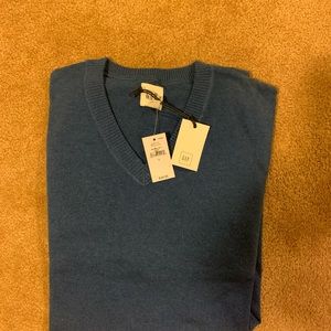 Gap sweater
